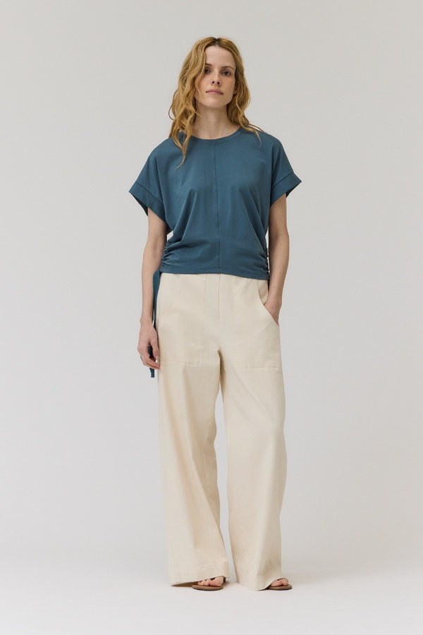 Side Scrunch Tee in Lake