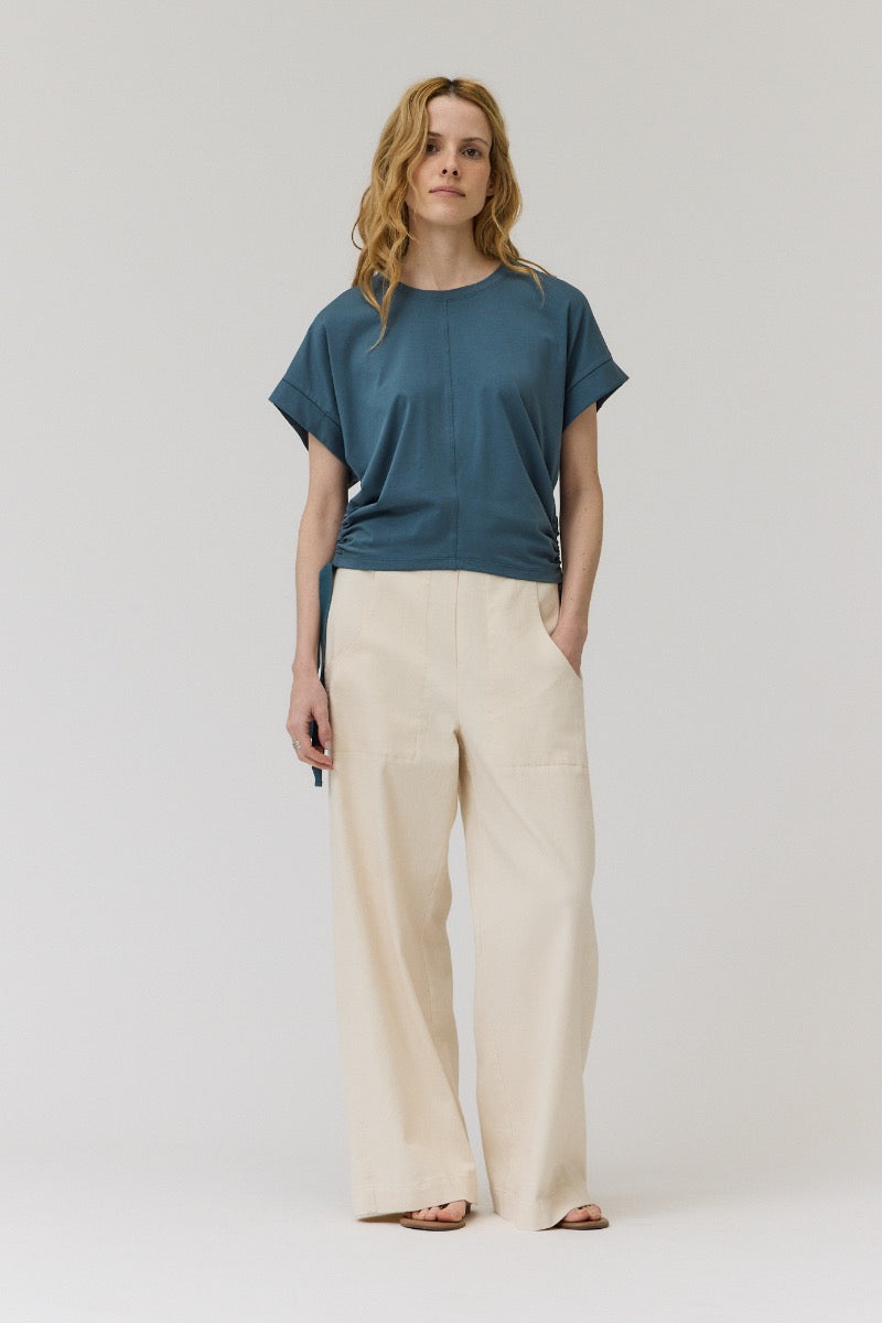 Side Scrunch Tee in Lake
