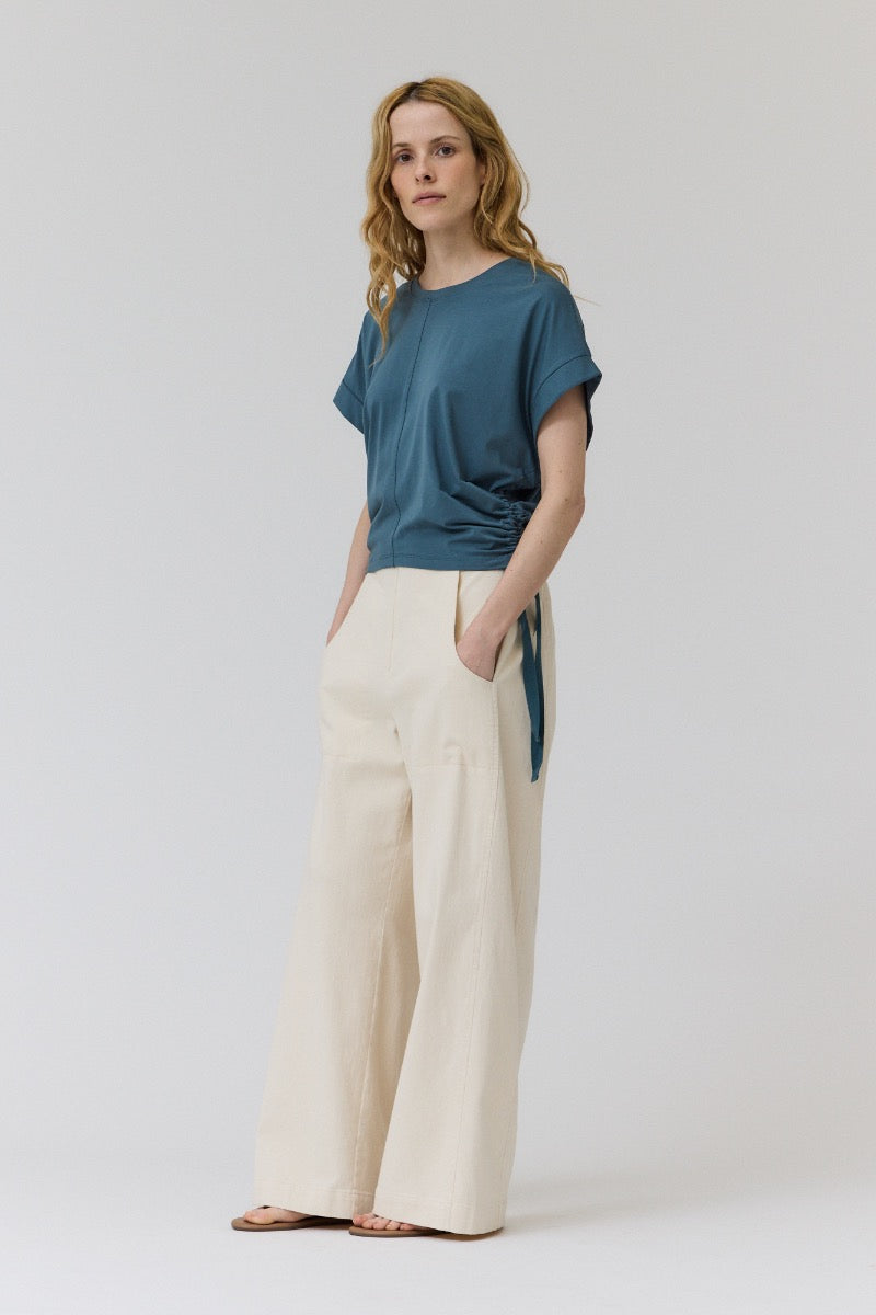 Side Scrunch Tee in Lake