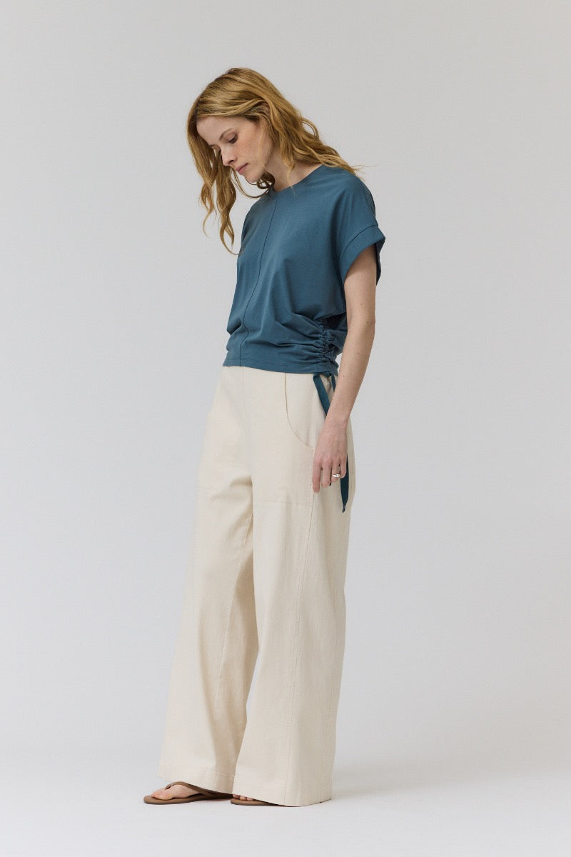 Side Scrunch Tee in Lake