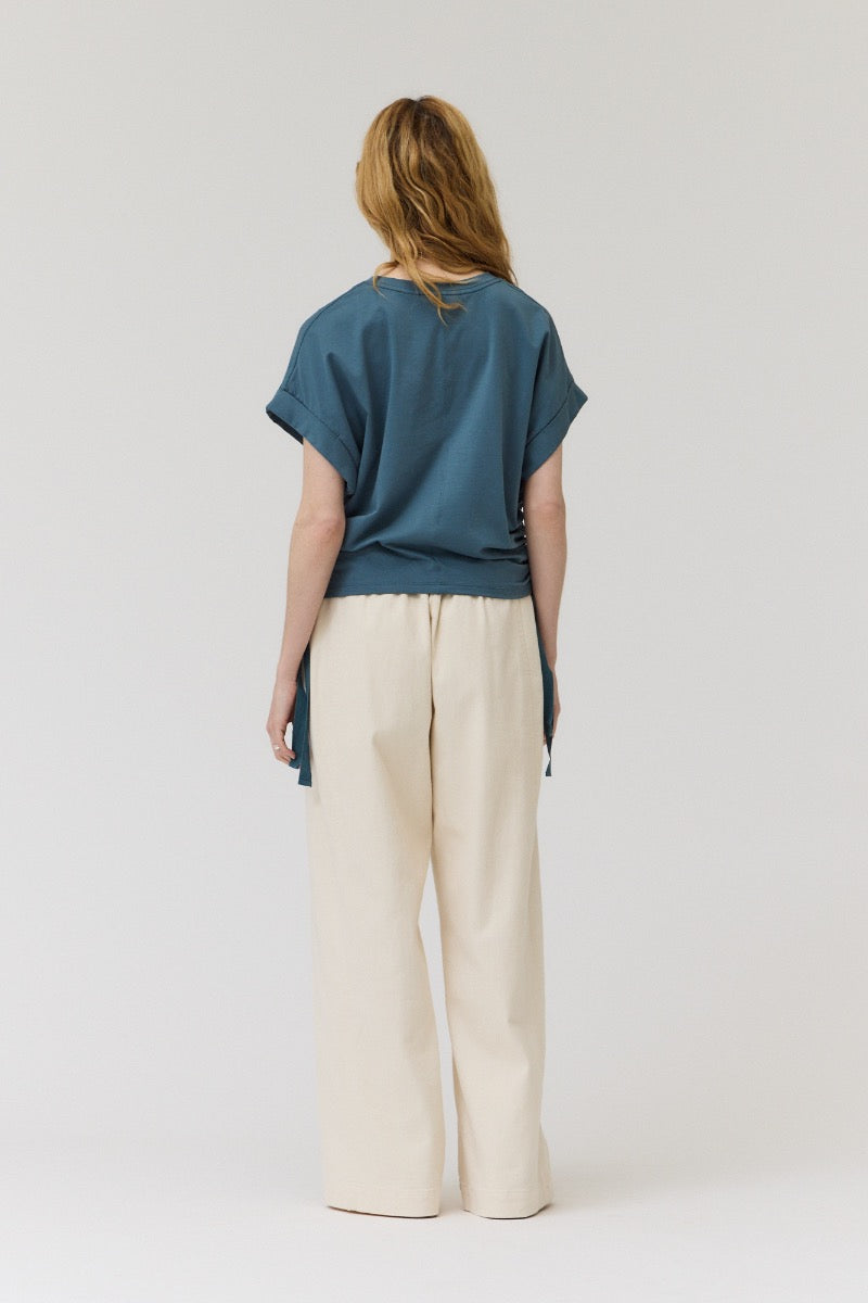 Side Scrunch Tee in Lake
