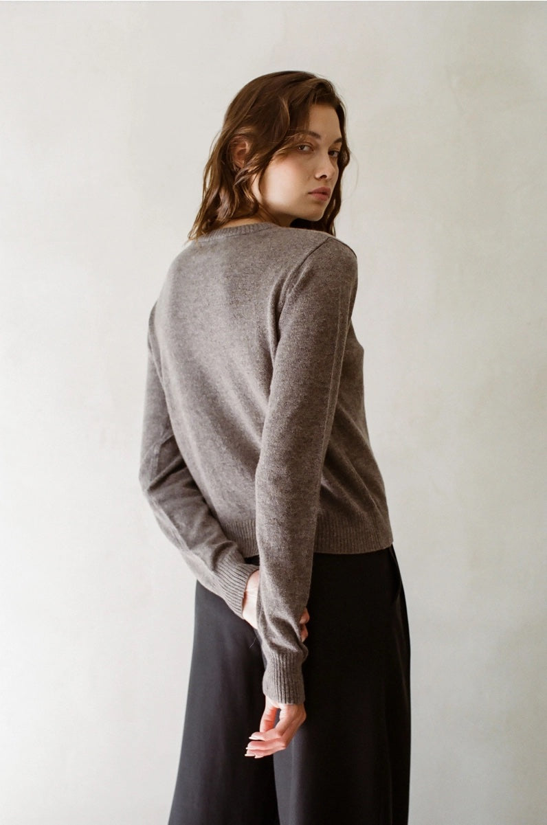 Maelle Classic Cashmere Pullover in Dark Mocha