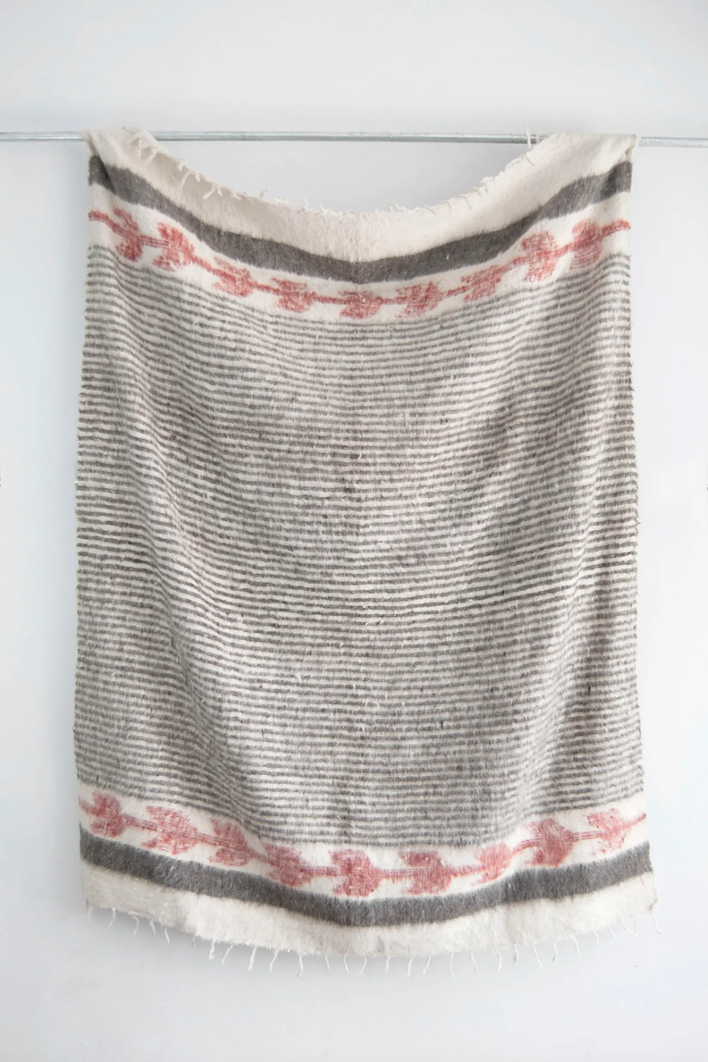 Traditional Momo Blanket - Grey + Cayenne