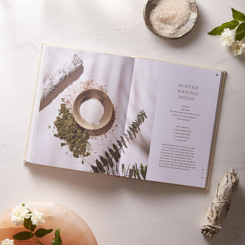 Moon Bath; Bathing Rituals and Recipes for Relaxation and Vitality